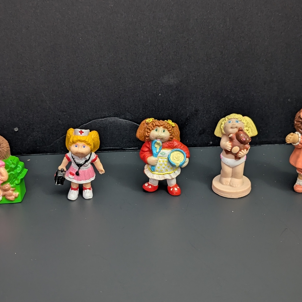 Vintage Cabbage Patch kids figures and pencil sharpener 2-2026D5